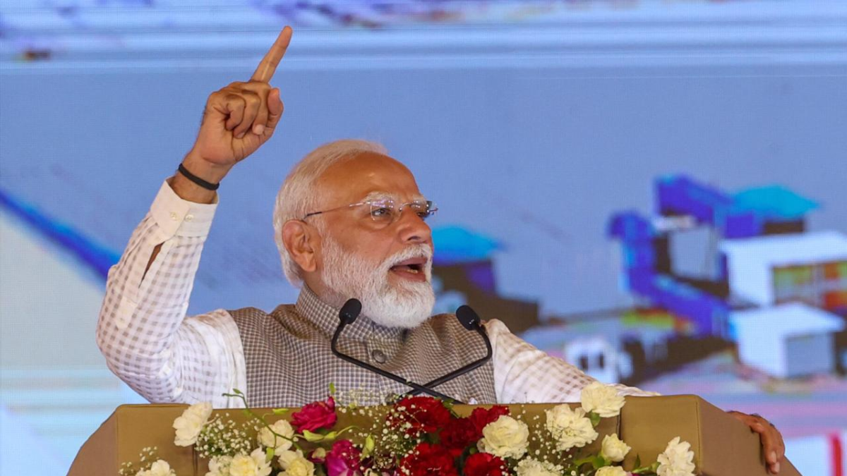 PM Modi ने किया नोएडा इंटरनेशनल एयरपोर्ट का उद्घाटन