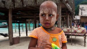 Scientists discovered how the Moken sea nomads developed an extraordinary ability to see underwater like dolphins |