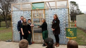 Australian high school students collected more than 2,000 plastic bottles to form a greenhouse, 11 years later, the structure supplies food for the school’s garden