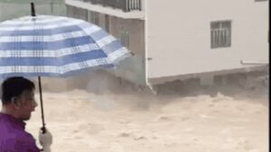 Watch: Flash floods in China destroys 3-storey building in an instant; 2500 stranded inside school