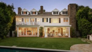 In 2013, Sarah Michelle Gellar and Freddie Prinze Jr. paid $6.1 million for their LA home; 13 years later, they have cut the asking price to $9.95 million