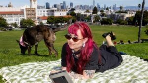 A San Francisco woman invited strangers to a simple park picnic; more than 500 said yes, and city rules pushed the estimated cost to as much as $4,000