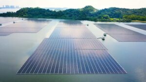 Singapore covered a reservoir with 122,000 floating solar panels; it now powers 5 water-treatment plants and cuts 32,000 tonnes of CO₂ every year |