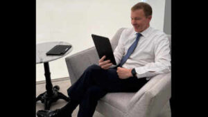 8.5 hours of sleep, 3 hours of reading, 15-minute afternoon nap: United Airlines CEO Scott Kirby shares his daily routine